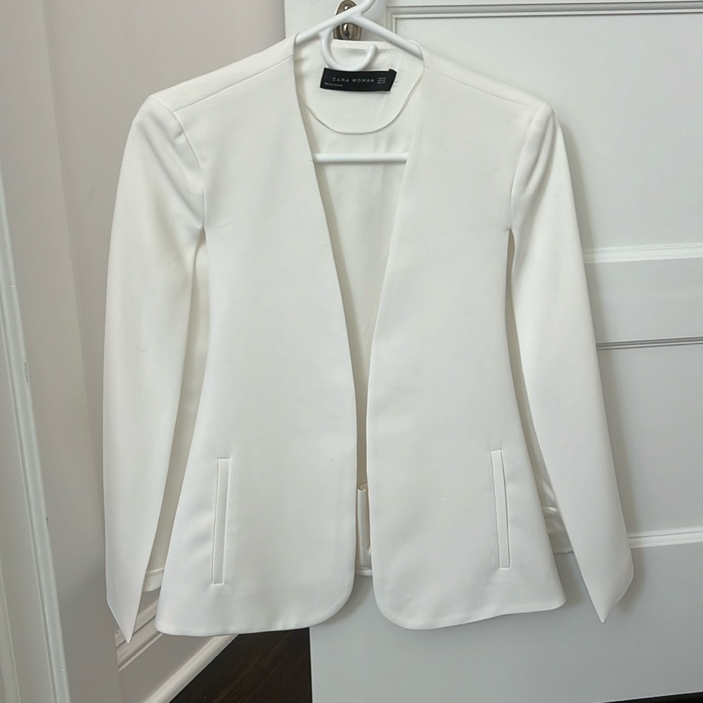 Brand New Zara Sleevless Blazer